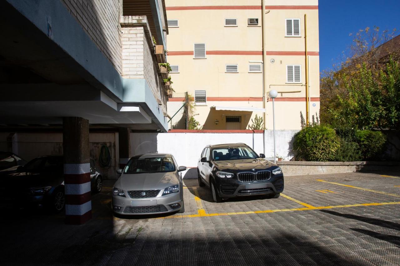 Borbolla Sevilla Urban - Parking Exterior foto